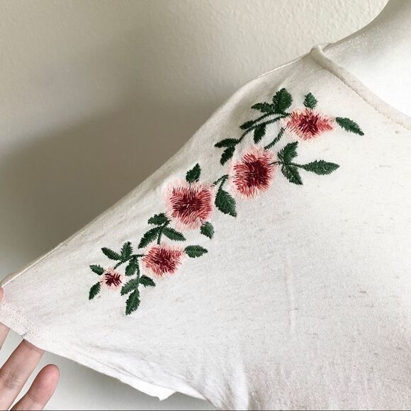 W5 Off White Front Tie Floral Embroidery Short Sleeve Top Stretch Relaxed M boho - Picture 3 of 8